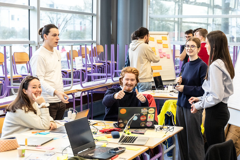 Groupe d'étudiants lors du Créathon 2025